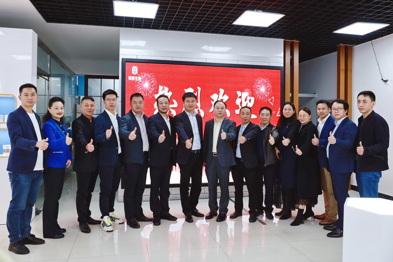 Presiden Liu dan delegasinya dari Kamar Dagang Raoping mengunjungi Rheinland Group