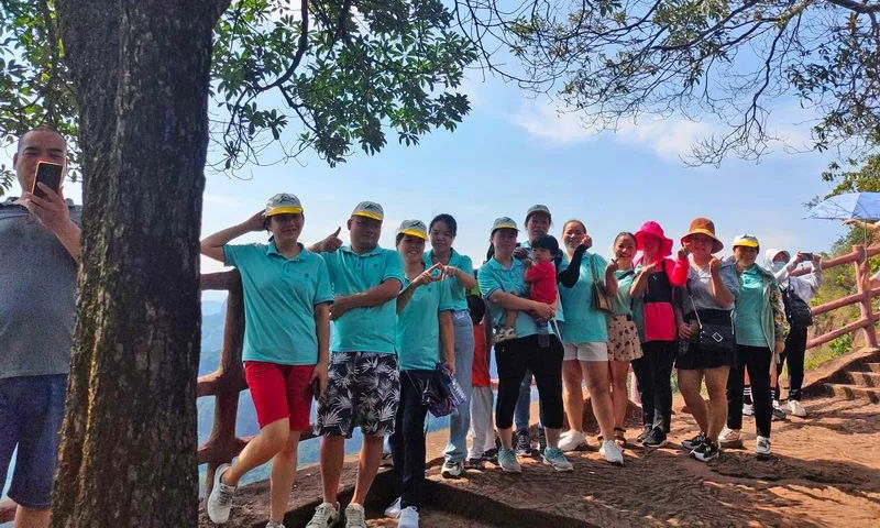 Kegiatan Membangun Tim Kosmetik Rhine